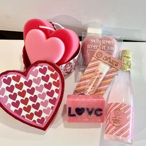 NWT LOVE BOMB Bathing Beauty ❤️Day Gift